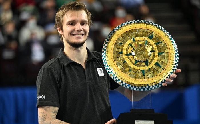 他不仅展现 他不仅展现