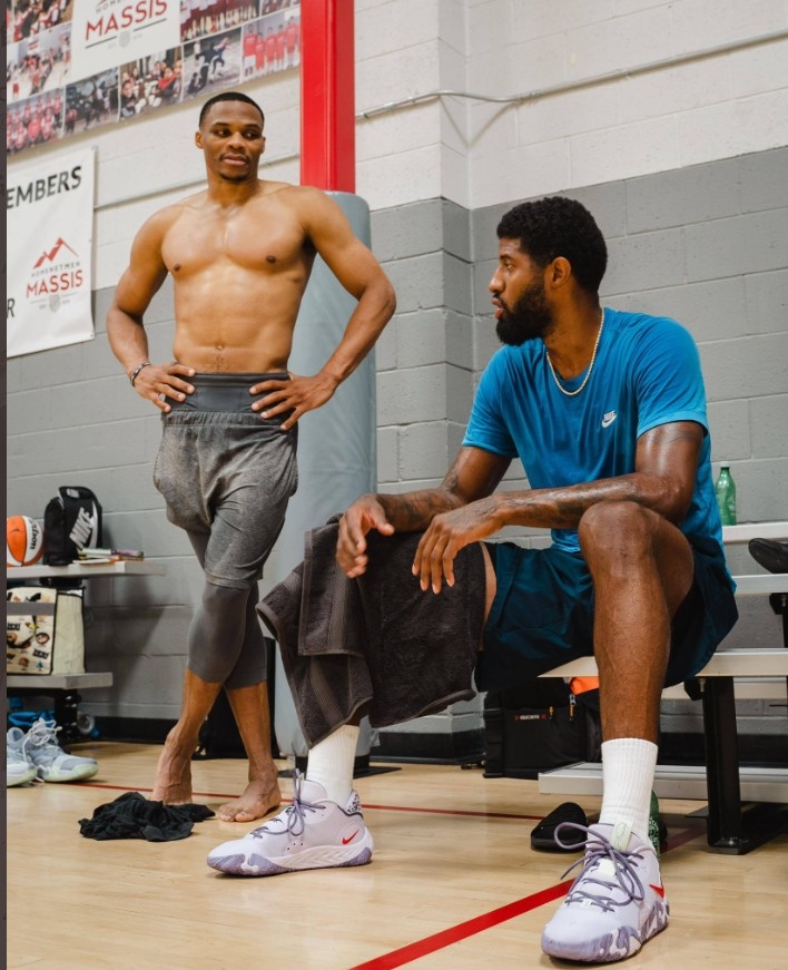 围绕下路的 围绕下路的